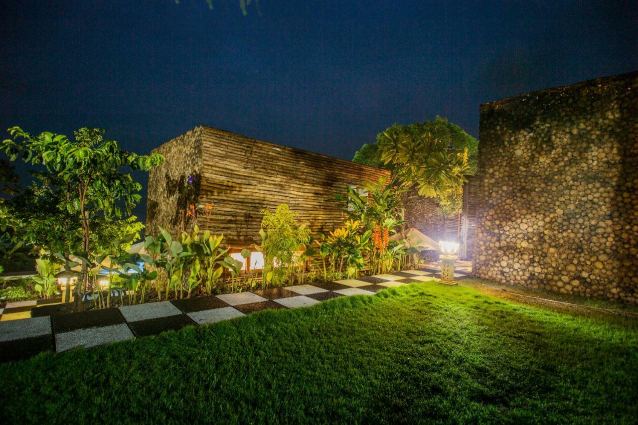 Kabeh Jati Garden Villa & Restaurant Tanglad Buitenkant foto